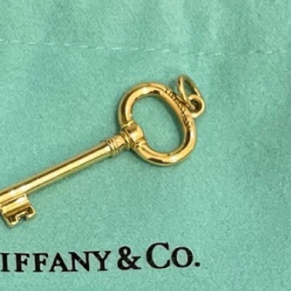 AUTHENTIC TIFFANY & CO 18k YG LARGE KEY CHARM. Unisex - Picture 14 of 14
